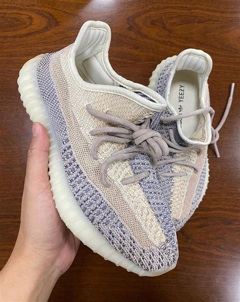 Women's Yeezy Sneakers .